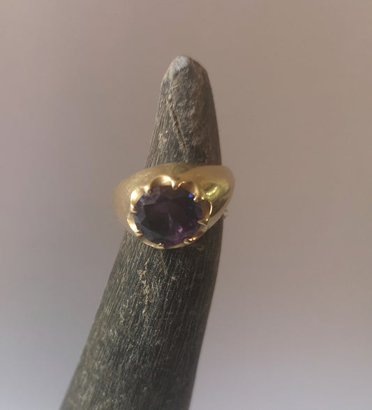 Vintage guldring med lilla sten