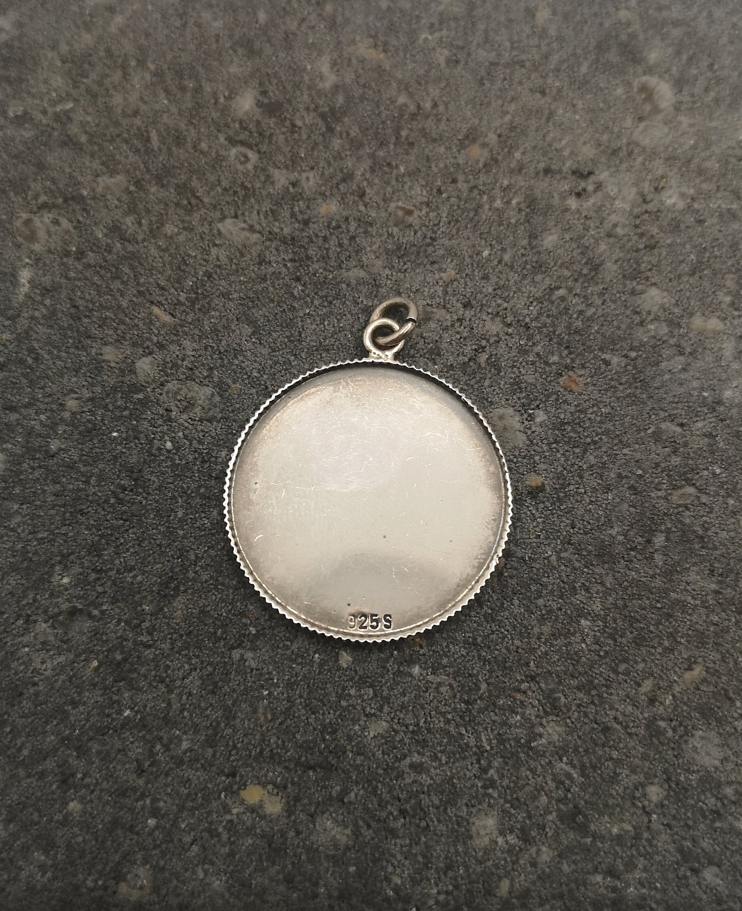 Vintage sølv medaljon Island?