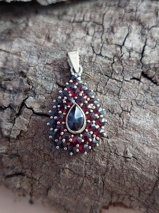 Vintage vedhæng m/granater