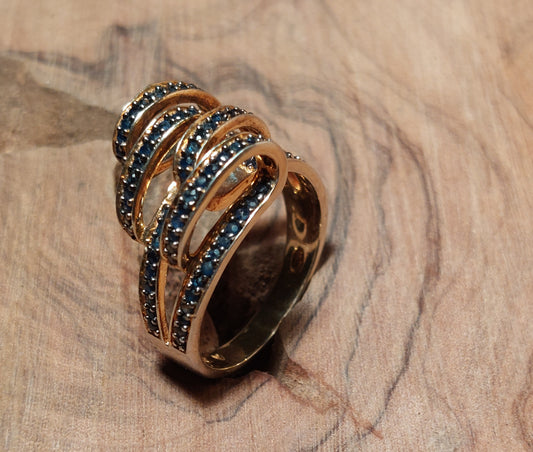 "Krøllet" vintagesølvring med blå sten