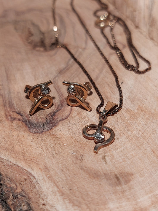 Vintage smykkesæt i 9 karat guld med brillant