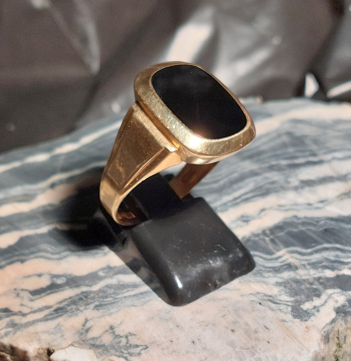 Vintage 18 karat guldring med onyx