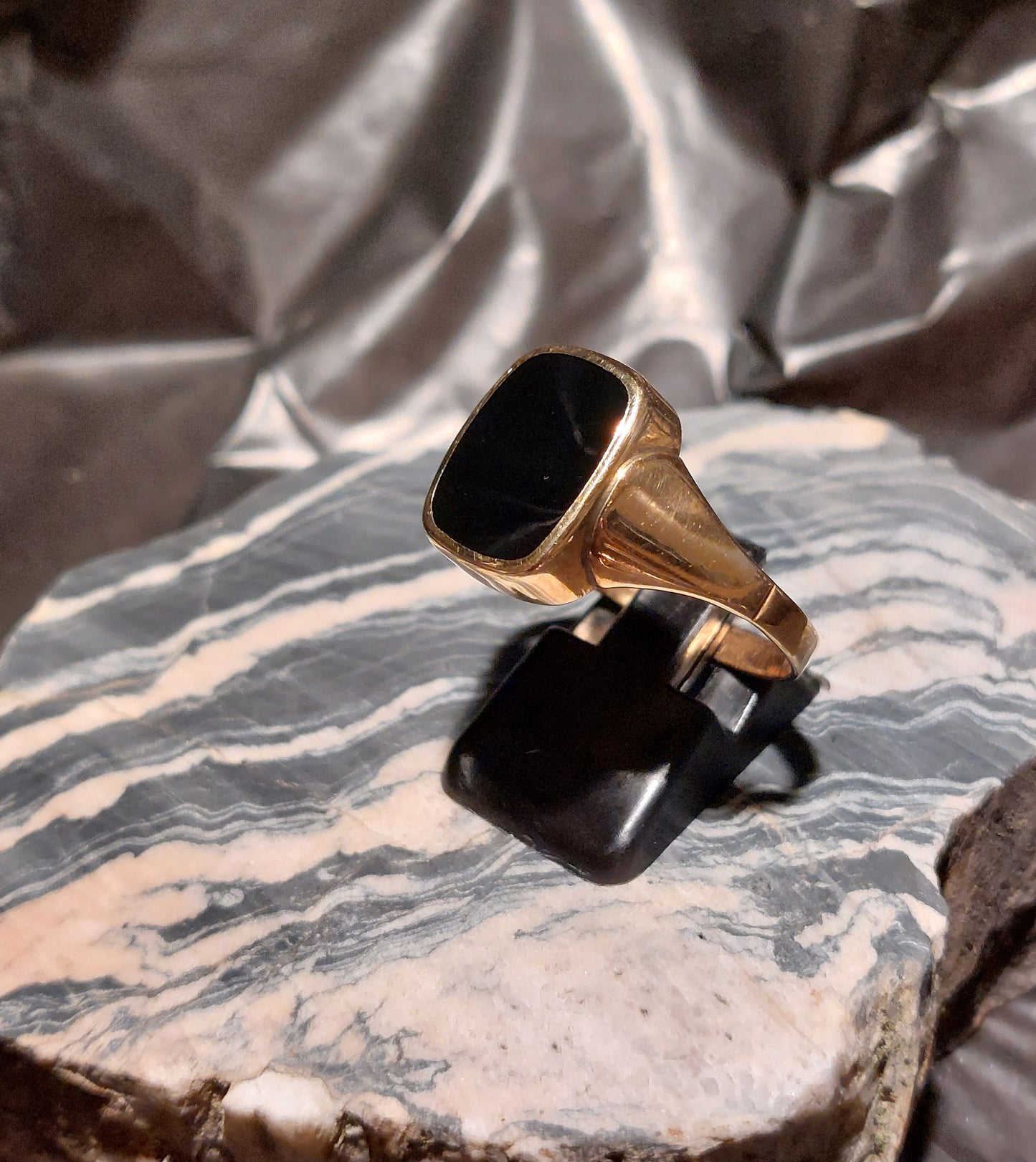 Stor vintage signetring i 14 karat guld med onyx