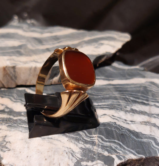 Kraftig vintage signetring i 14 karat guld med karneol