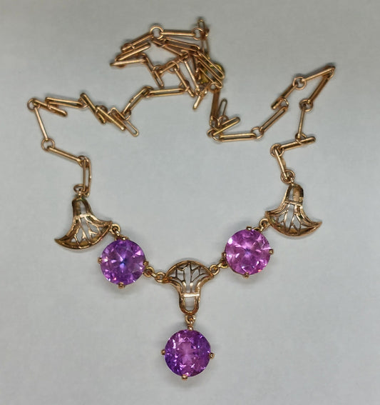 Antik Art Deco 14 karat guld collier med tre facetslebne rødlilla topaz