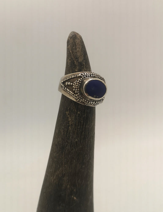 Stor vintagesølvring med lapis