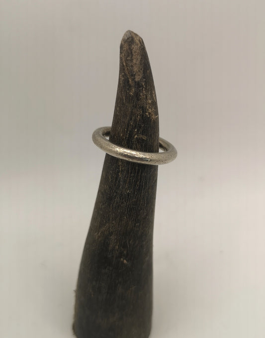Kraftig rund vintagesølvring