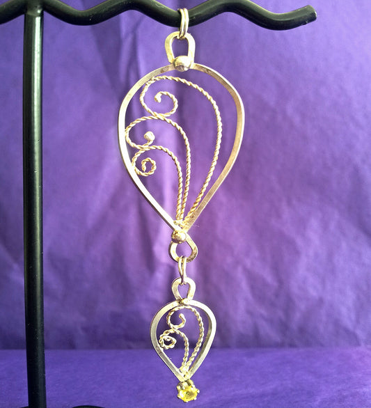 Filigranvedhæng m. gul safir