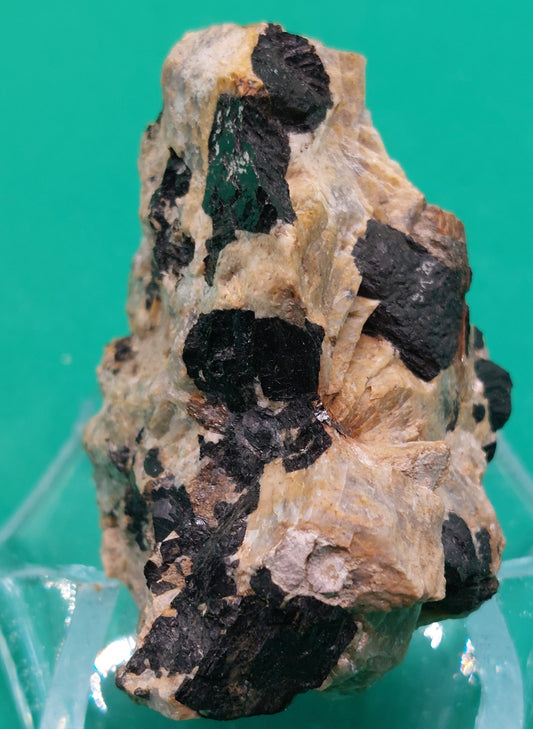 Polymignite / Zirkonolite