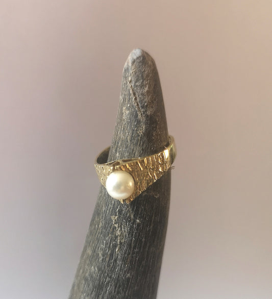 14 karat guldring med perle