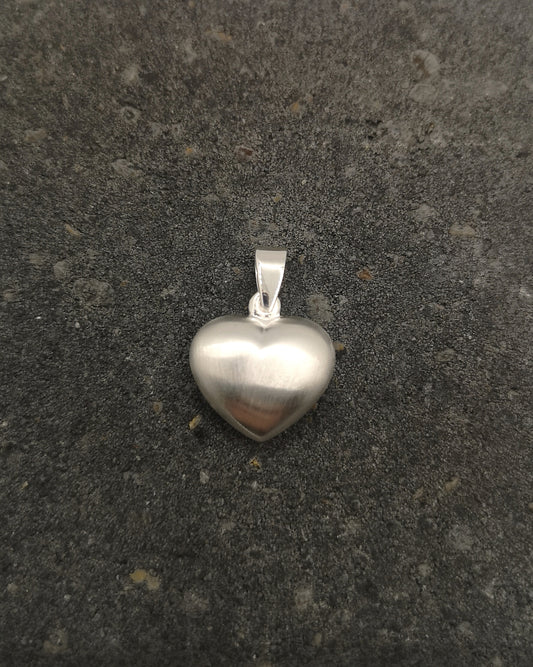 Matteret sølvhjerte vedhæng