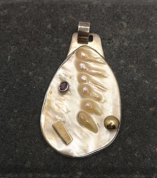 Stort vintagevedhæng med Mabéperle