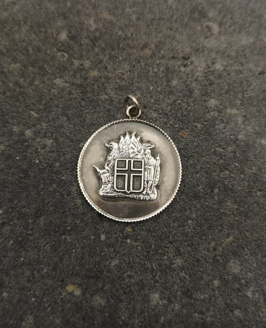 Vintage sølv medaljon Island?
