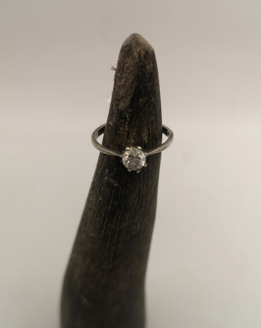 Hvidguldsring med stor sten